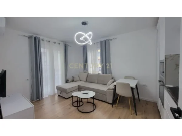Tirane, jepet me qera apartament 2+1+Aneks+Ballkon Kati 3, 61 m² 700 € (MINE PEZA)