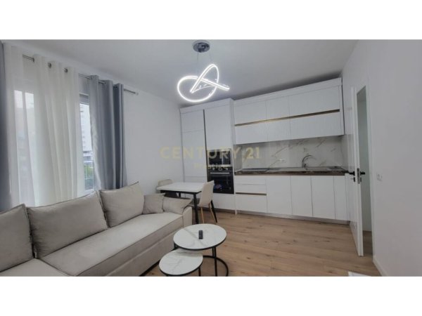 Tirane, jepet me qera apartament 2+1+Aneks+Ballkon Kati 3, 61 m² 700 € (MINE PEZA)