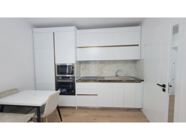 Tirane, jepet me qera apartament 2+1+Aneks+Ballkon Kati 3, 61 m² 700 € (MINE PEZA)