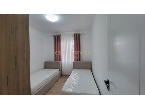 Tirane, jepet me qera apartament 2+1+Aneks+Ballkon Kati 3, 61 m² 700 € (MINE PEZA)