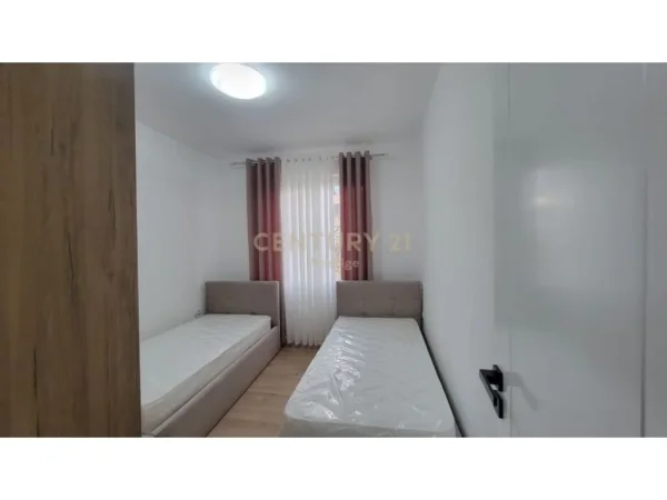 Tirane, jepet me qera apartament 2+1+Aneks+Ballkon Kati 3, 61 m² 700 € (MINE PEZA)