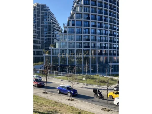 Tirane, jap me qera ambjent biznesi , 220 m² 5.000 € (Liqeni i Tiranës)