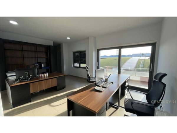 Tirane, jepet me qera zyre , 86 m² 800 € (Zogu i Zi)
