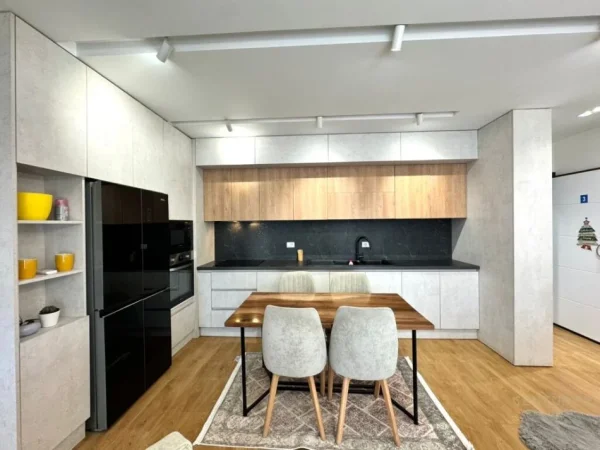 Tirane, jepet me qera apartament 2+1+Aneks+Ballkon Kati 2, 100 m² 700 € (Qyteti i Nxenesve)