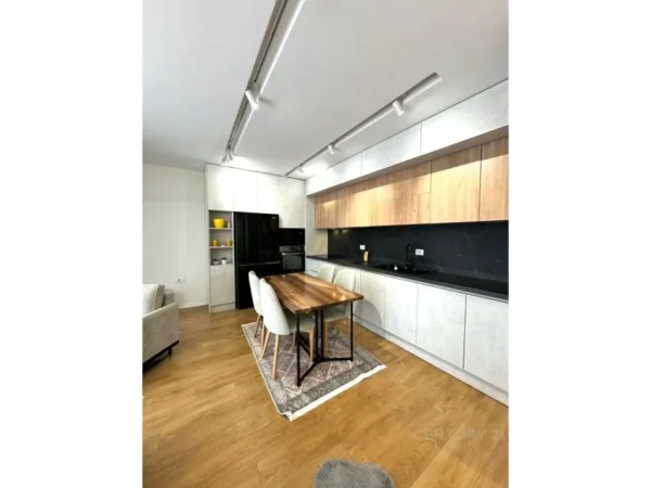 Tirane, jepet me qera apartament 2+1+Aneks+Ballkon Kati 2, 100 m² 700 € (Qyteti i Nxenesve)