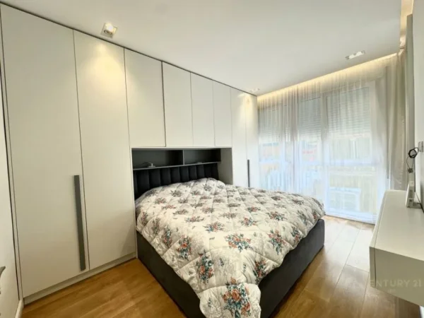 Tirane, jepet me qera apartament 2+1+Aneks+Ballkon Kati 2, 100 m² 700 € (Qyteti i Nxenesve)