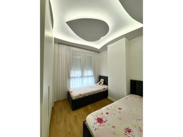 Tirane, jepet me qera apartament 2+1+Aneks+Ballkon Kati 2, 100 m² 700 € (Qyteti i Nxenesve)