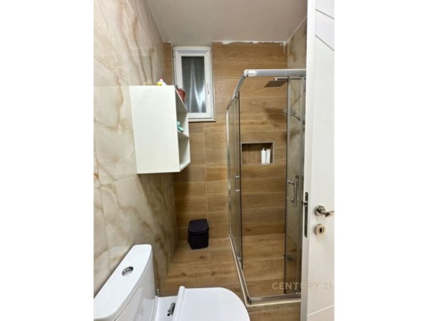 Tirane, jepet me qera apartament 2+1+Aneks+Ballkon Kati 2, 100 m² 700 € (Qyteti i Nxenesve)