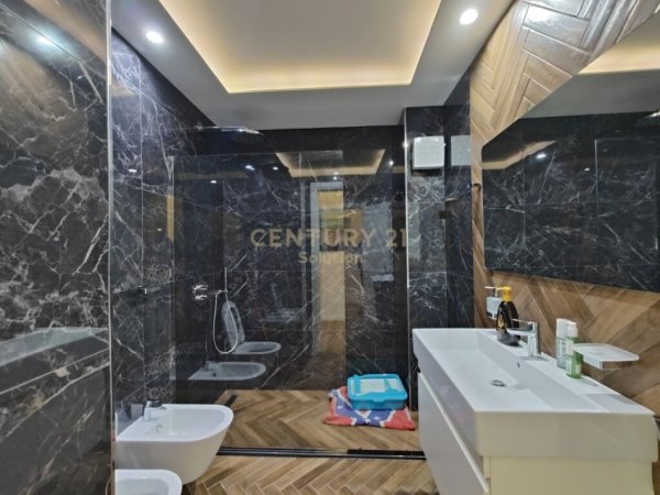 Tirane, shes apartament 2+1+2+POST PARKIMI , 218 m² 440.000 € (Kopshti Botanik Zoologjik)