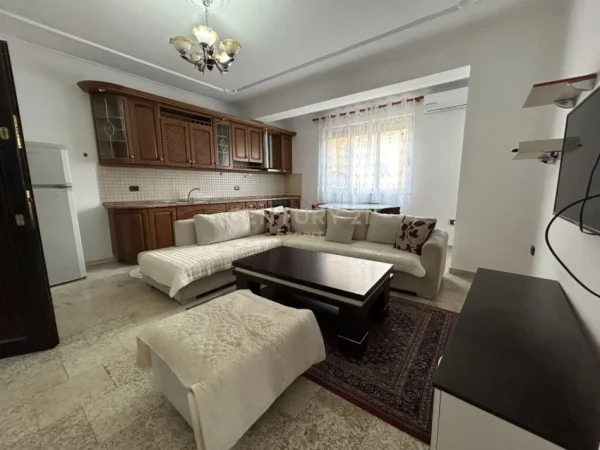 Tirane, jepet me qera apartament 2+1+Aneks+Ballkon Kati 2, 103 m² 650 € (RRUGA E DURRESIT)