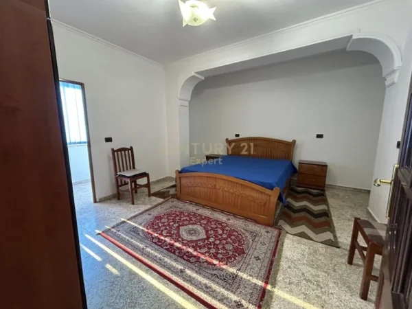 Tirane, jepet me qera apartament 2+1+Aneks+Ballkon Kati 2, 103 m² 650 € (RRUGA E DURRESIT)