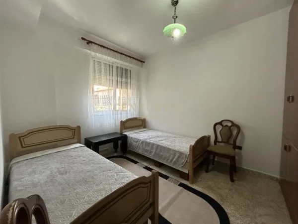 Tirane, jepet me qera apartament 2+1+Aneks+Ballkon Kati 2, 103 m² 650 € (RRUGA E DURRESIT)