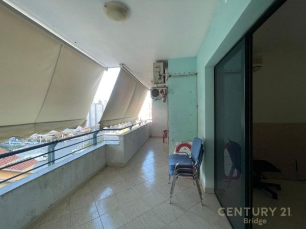 Tirane, jepet me qera apartament 2+1+Aneks+Ballkon Kati 4, 115 m² 800 € (Komuna e Parisit)