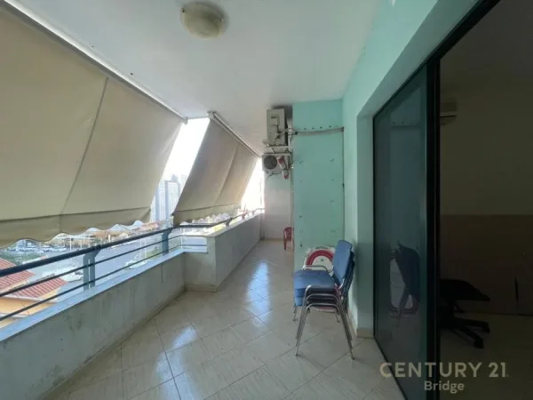 Tirane, jepet me qera apartament 2+1+Aneks+Ballkon Kati 4, 115 m² 800 € (Komuna e Parisit)