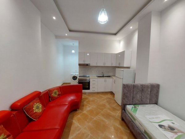 Tirane, jepet me qera garsonier 1+1 Kati 1, 31 m² 300 € (Rruga e Dibres)
