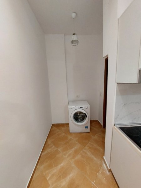 Tirane, jepet me qera garsonier 1+1 Kati 1, 31 m² 300 € (Rruga e Dibres)