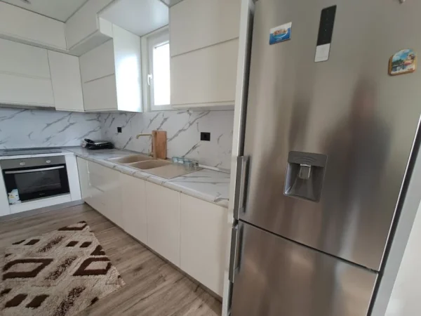 Tirane, jepet me qera apartament 1+1 , 67 m² 450 € (Astir)