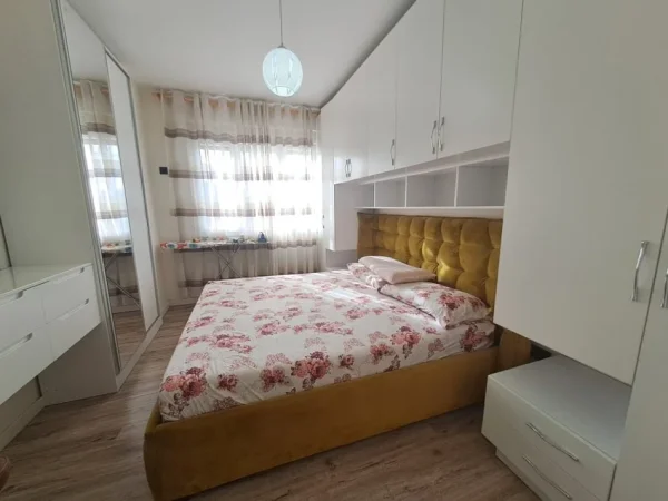 Tirane, jepet me qera apartament 1+1 , 67 m² 450 € (Astir)
