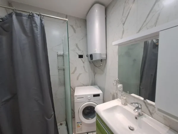 Tirane, jepet me qera apartament 1+1 , 67 m² 450 € (Astir)