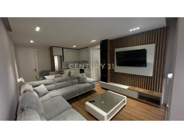 Tirane, jepet me qera apartament 1+1+Aneks+Ballkon Kati 1, 61 m² 600 € (Liqeni i Thate)