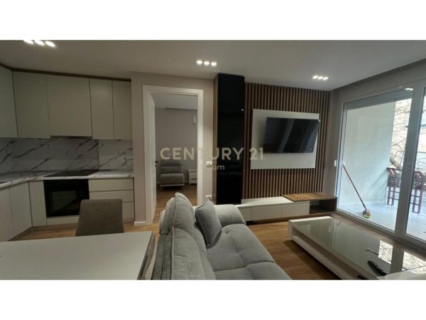 Tirane, jepet me qera apartament 1+1+Aneks+Ballkon Kati 1, 61 m² 600 € (Liqeni i Thate)