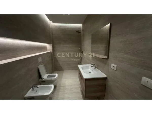 Tirane, jepet me qera apartament 1+1+Aneks+Ballkon Kati 1, 61 m² 600 € (Liqeni i Thate)