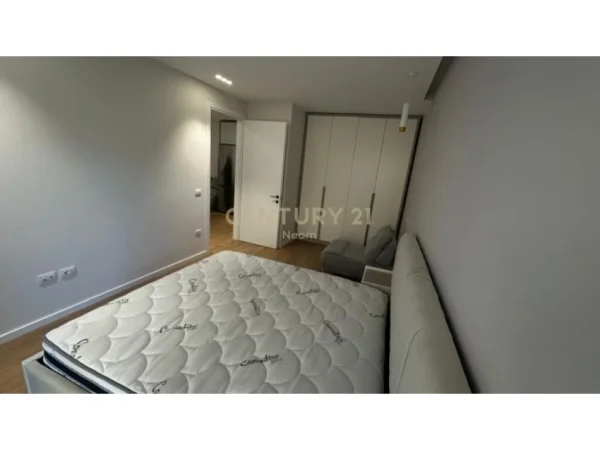Tirane, jepet me qera apartament 1+1+Aneks+Ballkon Kati 1, 61 m² 600 € (Liqeni i Thate)