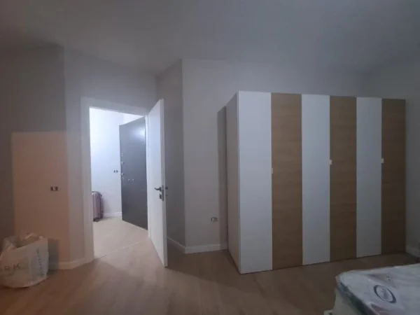 Tirane, jepet me qera 2+1 Kati 6, 80 m² 500 € (Astir)