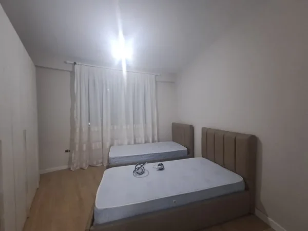 Tirane, jepet me qera 2+1 Kati 6, 80 m² 500 € (Astir)