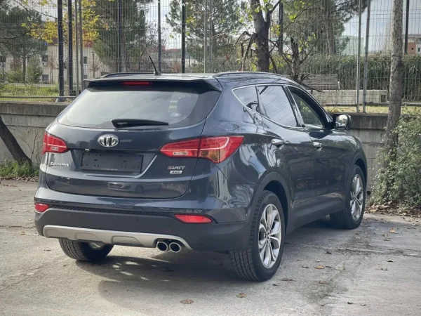 Tirane, shes makine HYUNDAI SANTA FE Nafte, gri e erret automatik Klima 157.000 km 12.400 €