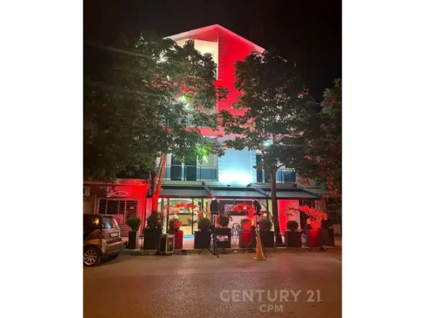 Tirane, jepet me qera hotel Kati 4, 624 m² 6.000 € (Kombinat)