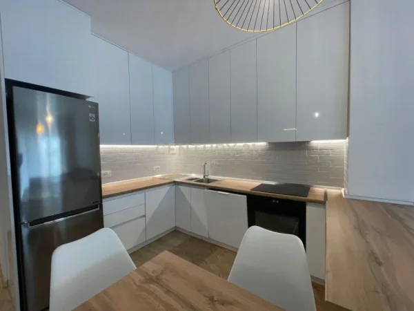 Tirane, jepet me qera apartament 1+1+Aneks+Ballkon Kati 0, 64 m² 800 € (Liqeni i Thate)