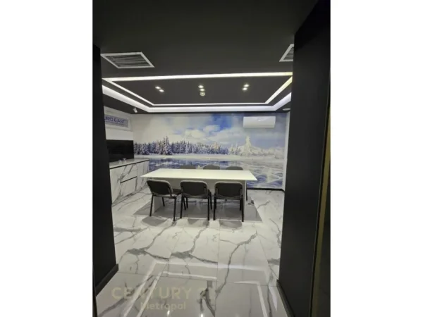 Tirane, jepet me qera zyre , 86 m² 950 € (RRUGA E DURRESIT)