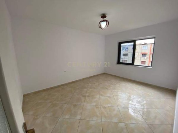Tirane, shitet apartament 1+1 Kati 4, 56 m² 55.000 Euro (Shkolla e Bashkuar)