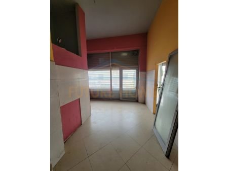 Tirane, jepet me qera ambjent biznesi Kati 0, 120 m² 400 Euro (Unaza E Re)