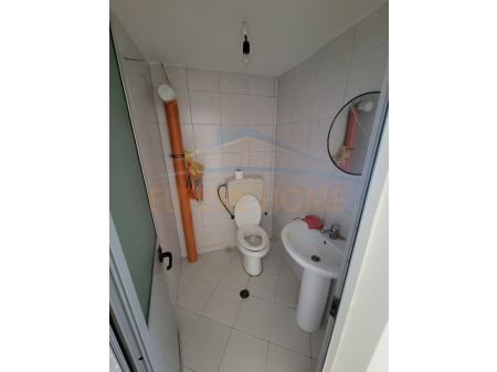 Tirane, jepet me qera ambjent biznesi Kati 0, 120 m² 400 Euro (Unaza E Re)