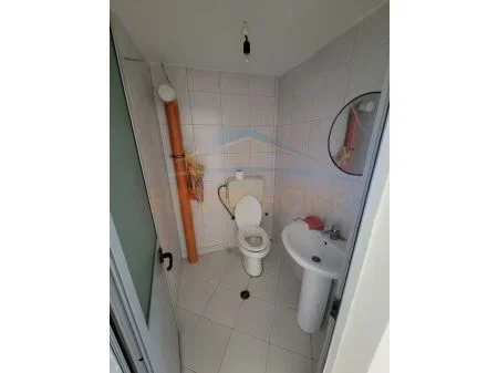 Tirane, jepet me qera ambjent biznesi Kati 0, 120 m² 400 Euro (Unaza E Re)