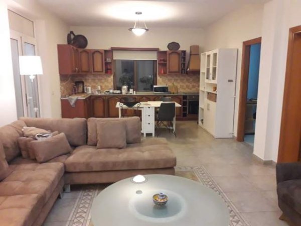 Tirane, jepet me qera apartament 3+1+BLK Kati 3, 110 m² 40.000 Leke (Rruga Muhamed Deliu)