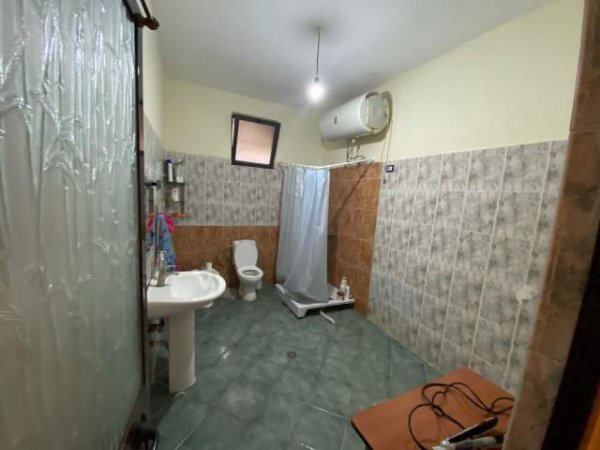 Tirane, jepet me qera Vile 4+1+BLK Kati 1, 363 m² 600 Euro (Don Bosko)