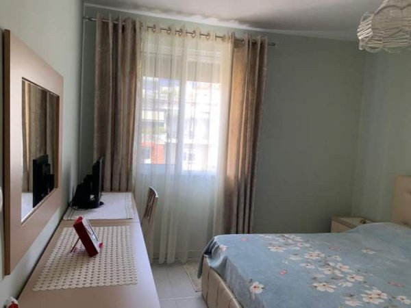 Tirane, jepet me qera apartament 1+1 Kati 5, 59 m² 300 Euro (Varri i Bamit)