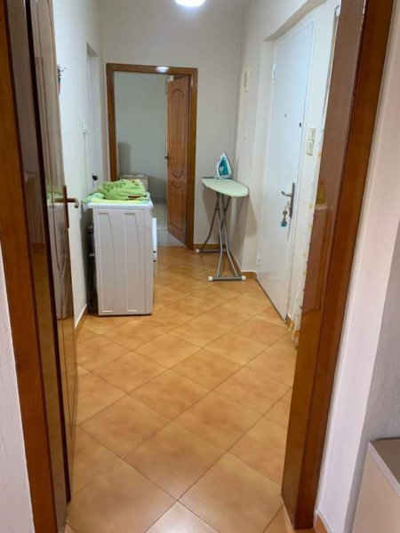 Tirane, jepet me qera apartament 1+1 Kati 5, 59 m² 300 Euro (Varri i Bamit)