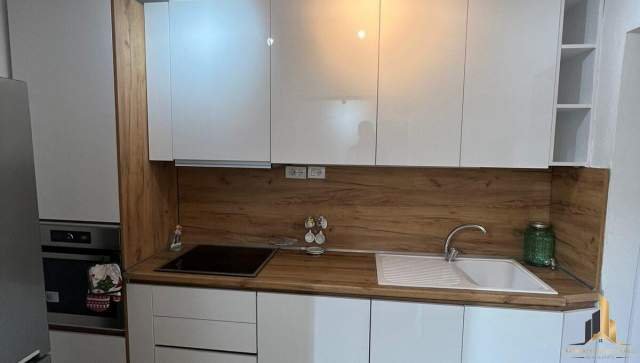 Tirane, jepet me qera apartament 2+1 Kati 5, 78 m² 500 Euro (Rruga Durresit)