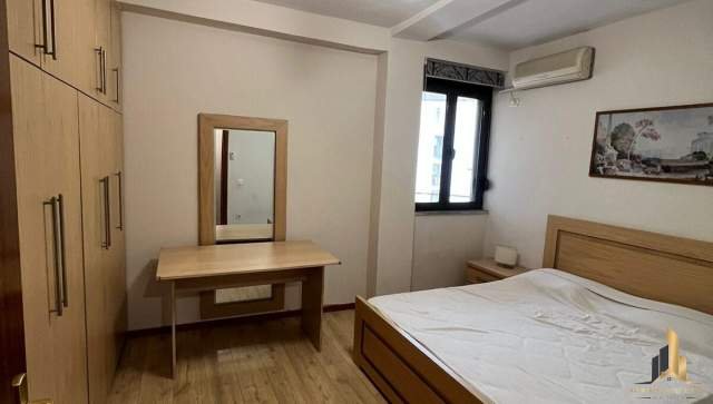 Tirane, jepet me qera apartament 2+1 Kati 8, 130 m² 700 Euro (Bllok)