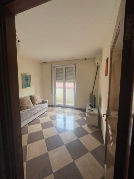 Tirane, jepet me qera apartament 2+1 Kati 6, 82 m² 420 Euro (rruga Reshit Collaku)