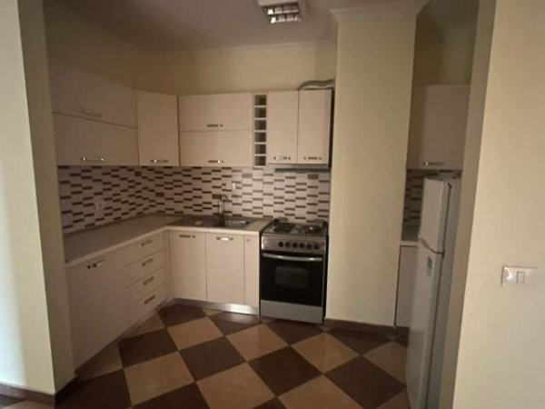 Tirane, jepet me qera apartament 2+1 Kati 6, 82 m² 420 Euro (rruga Reshit Collaku)