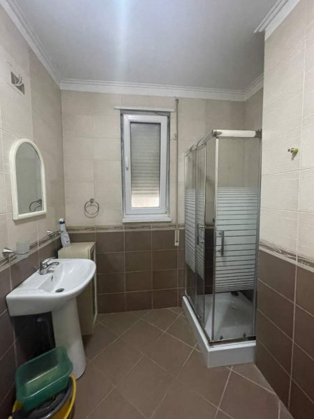 Tirane, jepet me qera apartament 2+1 Kati 6, 82 m² 420 Euro (rruga Reshit Collaku)