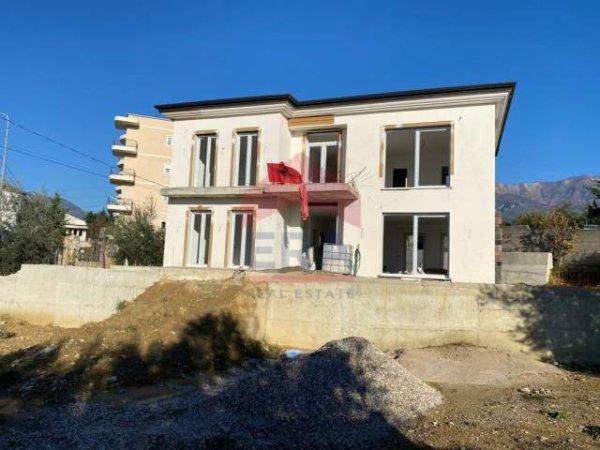 📌Tirane, Shitet Shtepia 450 m2 me toke 1.300 m²  (Shkoze)