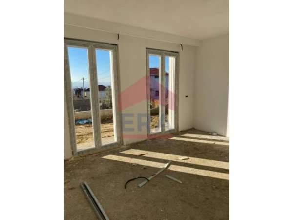 📌Tirane, Shitet Shtepia 450 m2 me toke 1.300 m²  (Shkoze)