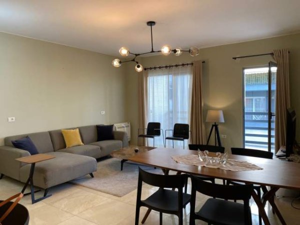 Tirane, jepet me qera apartament 2+1+BLK Kati 4, 105 m² 690 Euro