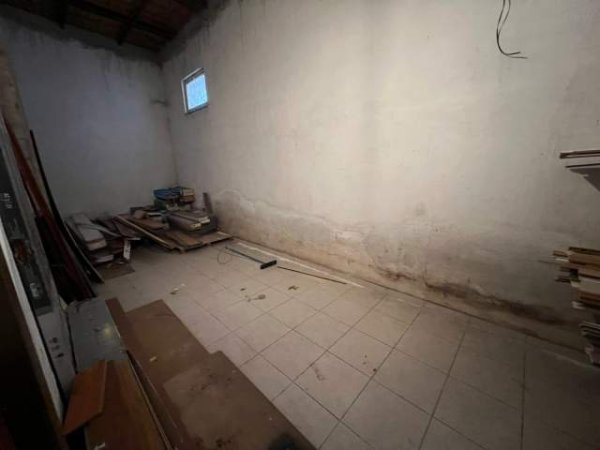 Korce, shitet ambjent biznesi Kati 0, 201 m² 209.000 Euro (Lagjia 18, Korce)